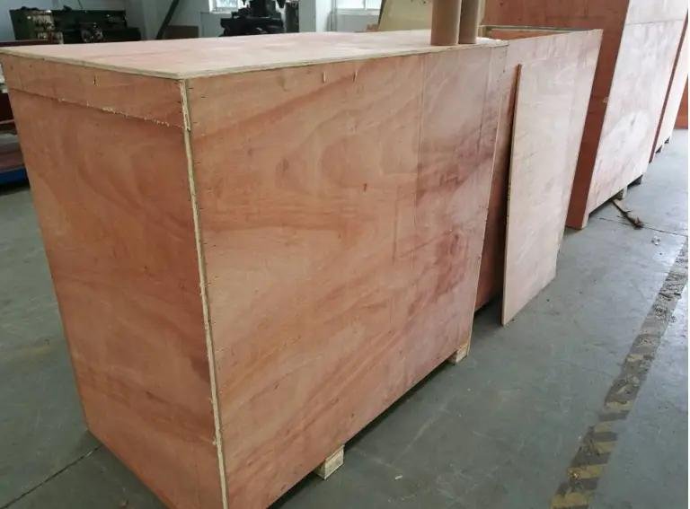 mesin dengan paket kayu